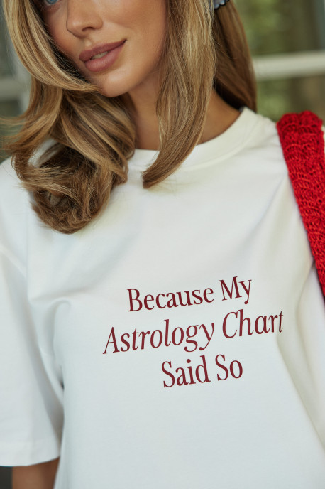 Футболка оверсайз з принтом "Because my astrology chart said so"